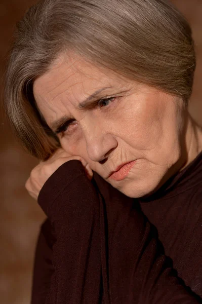 Detailní Záběr Portrét Smutné Starší Ženy Doma — Stock fotografie
