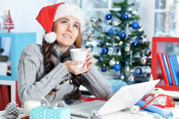 Portrait Smiling Woman Preparing Christmas — Stock Photo, Image