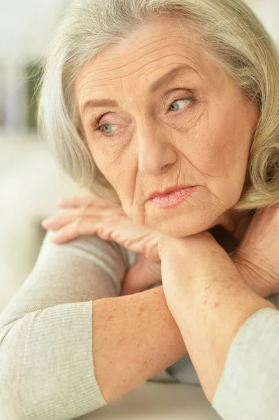 Ritratto Ravvicinato Triste Donna Anziana Casa — Foto Stock