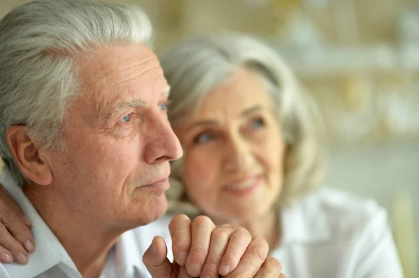 Primer Plano Alegre Pareja Ancianos Casa —  Fotos de Stock