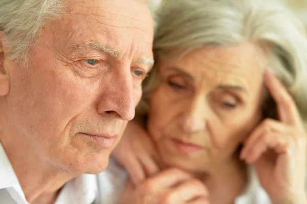 Nahaufnahme Von Traurigem Seniorenpaar Hause — Stockfoto