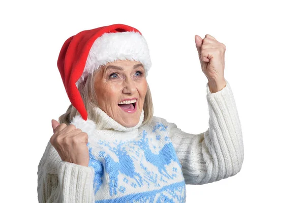 Ευτυχισμένη Ηλικιωμένη Γυναίκα Σάντα Καπέλο Θέτουν Απομονωμένη Λευκό Φόντο — Φωτογραφία Αρχείου