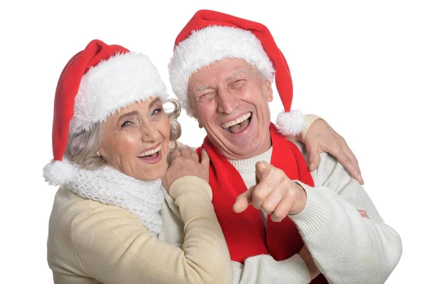 在白色背景上孤立的圣诞老人帽子快乐高级夫妇的肖像 — 图库照片