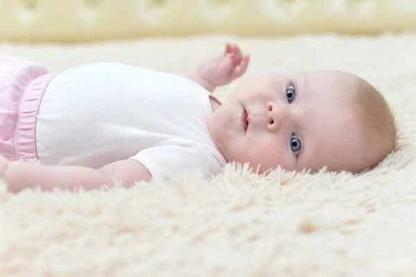 Little Baby Girl Lying Fluffy Blanket Looking Camera — Stock Photo, Image