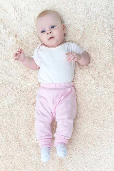 Little Baby Girl Lying Fluffy Blanket — Stock Photo, Image