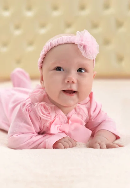 Bonito Pequena Menina Cama — Fotografia de Stock