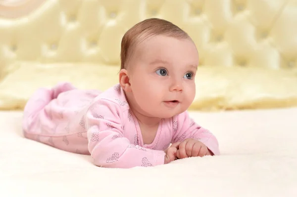 Bonito Pequena Menina Cama — Fotografia de Stock