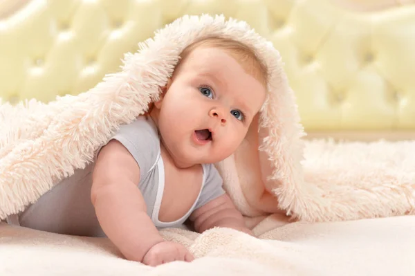 Bonito Pequena Menina Cama — Fotografia de Stock