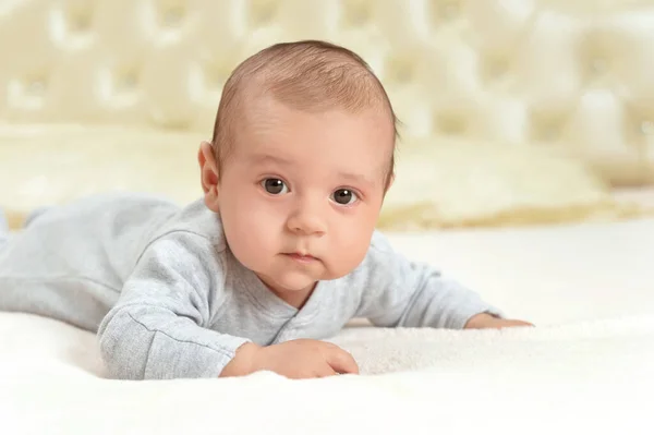 Lindo Bebé Niño Cama — Foto de Stock