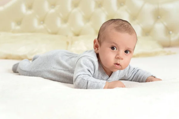 Lindo Bebé Niño Cama — Foto de Stock