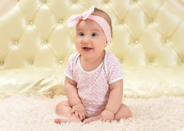 Bonito Pequena Menina Cama — Fotografia de Stock