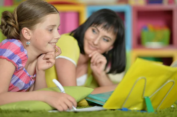 Little Cute Girl Mother Doing Homework Home — Stock Photo, Image