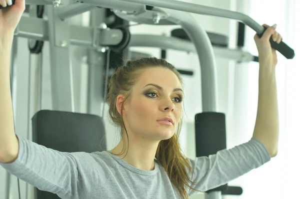 Sporty Young Woman Training Gym – stockfoto