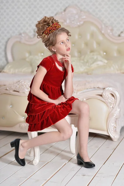 Милая Маленькая Девочка Красном Платье Сидит Спальне — стоковое фото