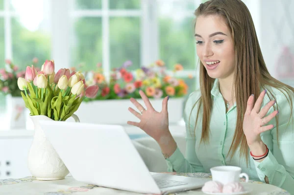 Portrait Surprised Businesswoman Working Office Laptop — Stock Photo, Image