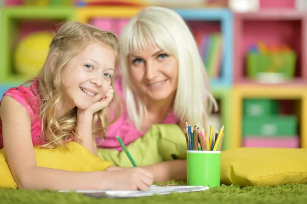 Cute Girl Mother Drawing Home — Stock Photo, Image