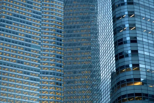 Szklana Fasada Nowoczesnego Budynku Biurowego — Zdjęcie stockowe