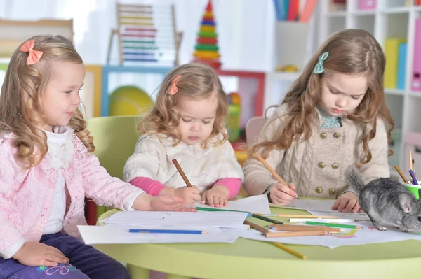 Niñas Lindas Dibujo Con Lápices — Foto de Stock