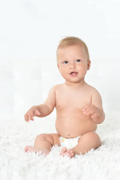 Bebe Rampant Garcon Heureux Enfant Portrait Interieur Enfant Garcon Souriant Six Blanc Stock Photo Bebe Rampant Garcon Heureux Enfant Portrait Interieur Enfant Garcon Souriant Six Blanc Stock Photo