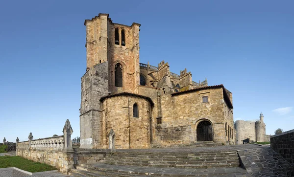 Iglesia Santa Maria Asunción Castro Urdiales Vista Panorámica — Foto de Stock