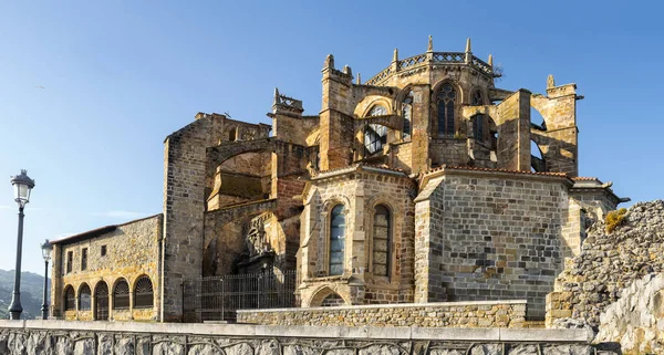 Santa Maria Asunción Kyrkan Castro Urdiales Panoramautsikt Royaltyfria Stockbilder