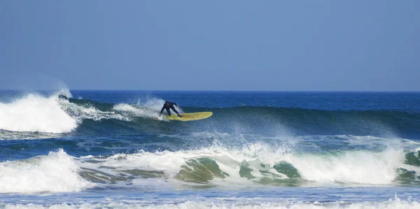 Surfeur. à Atxabiribil — Photo