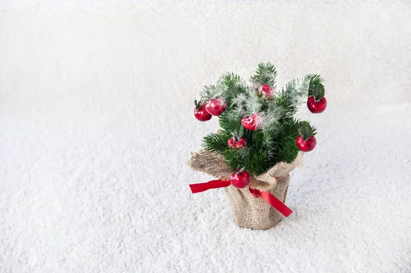 Kerstboom Een Witte Achtergrond — Stockfoto