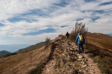 Bieszczady dağlarında sonbahar. Polonya