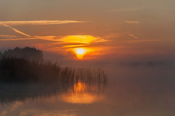 Hermoso Amanecer Lago Salida Del Sol Polaco —  Fotos de Stock