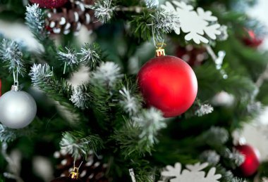 Madalyalı Noel ağacı.