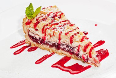 Kek bütün ve parçalar halinde.