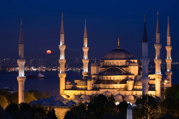 Mavi Camii (Sultanahmet Camii), Boğaziçi ve Anadolu Yakası manzarası, Istanbul, Türkiye