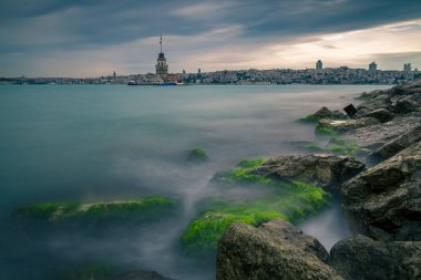 Kız Kulesi olarak da bilinen Kizkulesi Boğaz girişinde yer alan ve bugün Istanbul 'un sembolü oldu.
