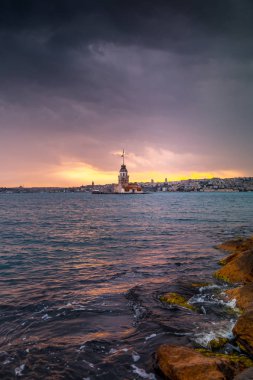 Kız Kulesi olarak da bilinen Kizkulesi Boğaz girişinde yer alan ve bugün Istanbul 'un sembolü oldu.