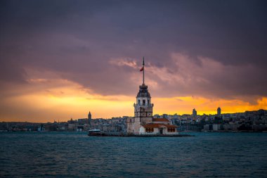 Kız Kulesi olarak da bilinen Kizkulesi Boğaz girişinde yer alan ve bugün Istanbul 'un sembolü oldu.