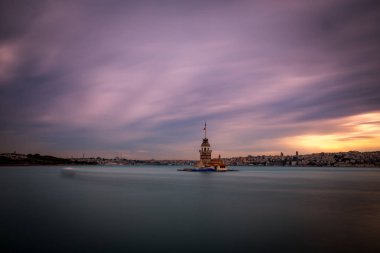 Kız Kulesi olarak da bilinen Kizkulesi Boğaz girişinde yer alan ve bugün Istanbul 'un sembolü oldu.