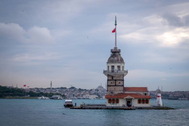 Kız Kulesi olarak da bilinen Kizkulesi Boğaz girişinde yer alan ve bugün Istanbul 'un sembolü oldu.