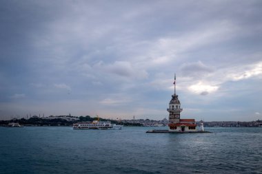 Kız Kulesi olarak da bilinen Kizkulesi Boğaz girişinde yer alan ve bugün Istanbul 'un sembolü oldu.