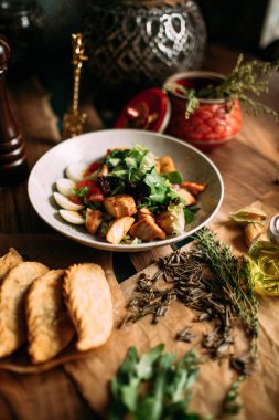 Moğol gıda salat ile geleneksel