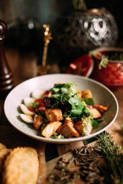 Moğol gıda salat ile geleneksel