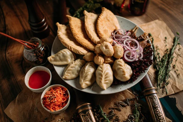 Moğol yemek masada geleneksel