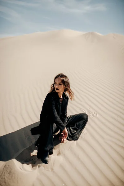 Menina Preto Deserto — Fotografia de Stock