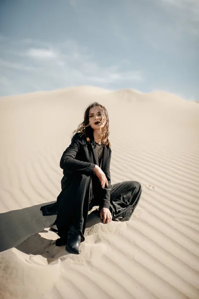 Menina Preto Deserto — Fotografia de Stock