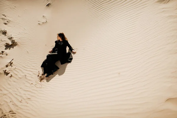 Menina Preto Deserto — Fotografia de Stock