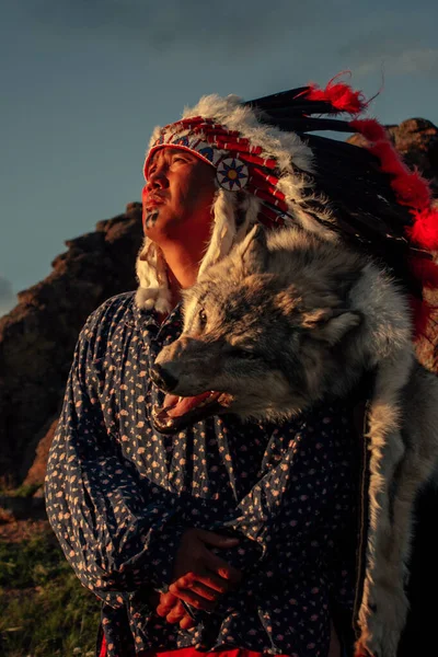 Nativo Americano Homem Pôr Sol Livre Estepe — Fotografia de Stock