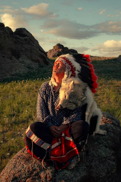 Nativo Americano Homem Pôr Sol Livre Estepe — Fotografia de Stock