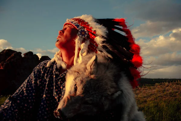 Nativo Americano Homem Pôr Sol Livre Estepe — Fotografia de Stock