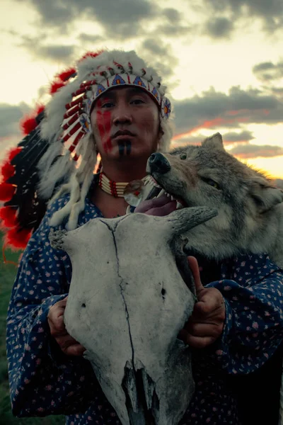 Hombre Nativo Americano Atardecer Aire Libre Estepa —  Fotos de Stock