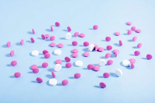 Píldoras rosadas y blancas — Foto de Stock