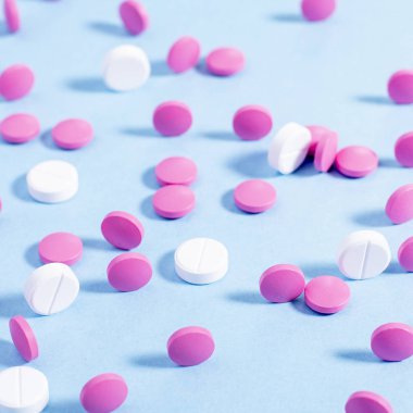 pembe ve beyaz haplar